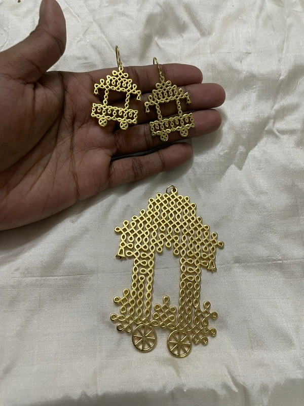Ratham Pendant Set With Hook Earrings 