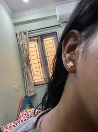Anandi Screw Stud earring