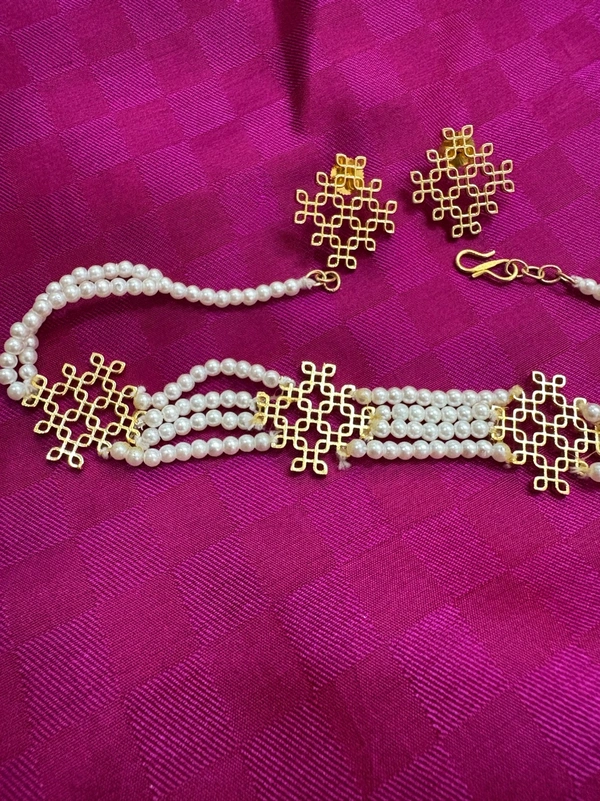 Kanaka Pearl Choker  With Earrings 
