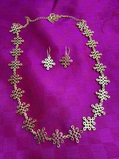 Necksets