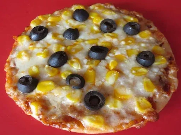 Twist Pizza (Black Olives, Sweet Corn, Tomato) - Small