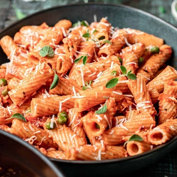 Mix Sauce Cheesy Pasta