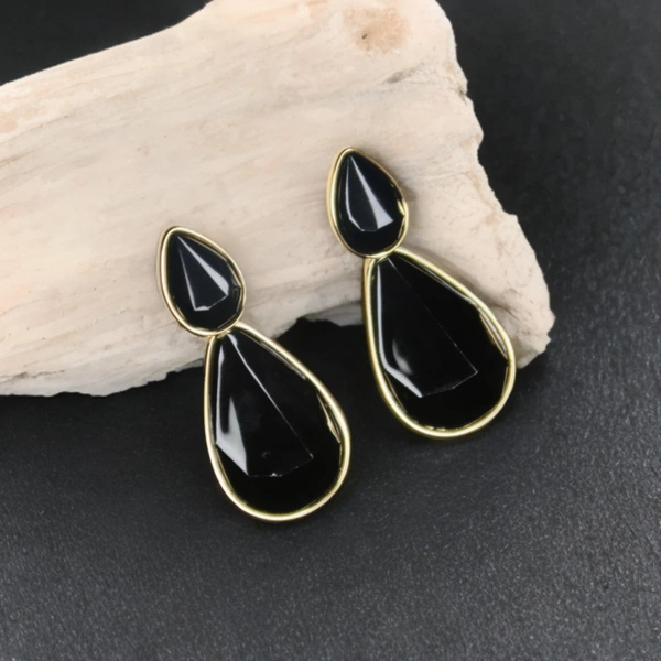 Bold & Beautiful Black Dangle Earrings – A Statement of Grace & Confidence