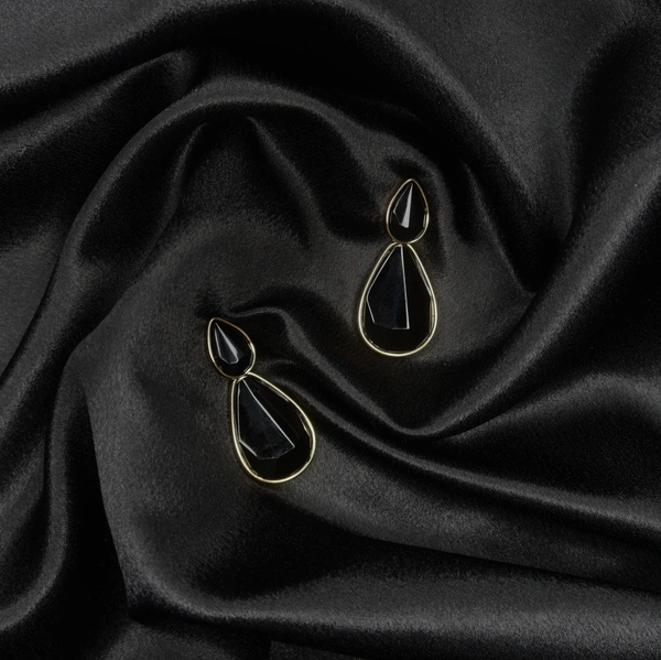 Bold & Beautiful Black Dangle Earrings – A Statement of Grace & Confidence