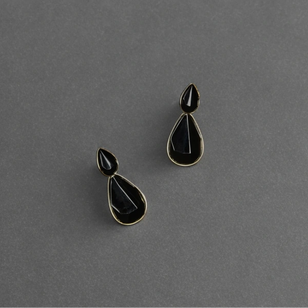 Bold & Beautiful Black Dangle Earrings – A Statement of Grace & Confidence