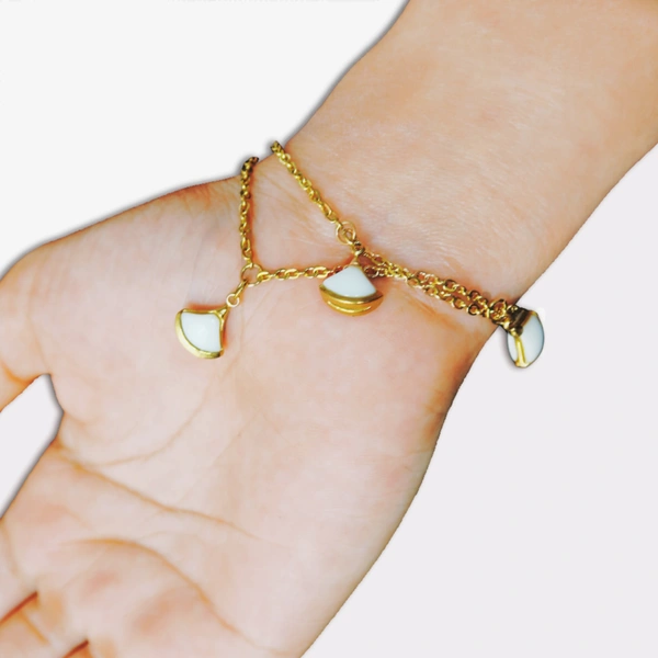 Graceful Adjustable Charm Bracelet – Stylish & Chic Wrist Jewellery for Women & Girls - Golden