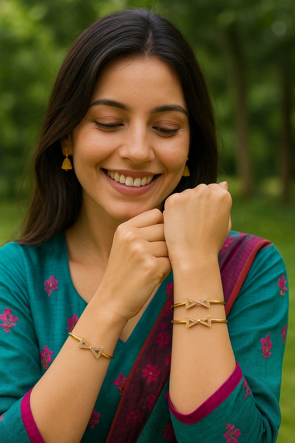 Golden Aura Exquisite Triangle Bracelet