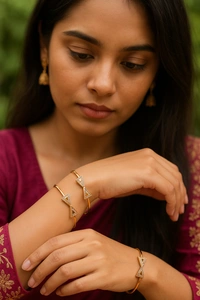 Golden Aura Exquisite Triangle Bracelet