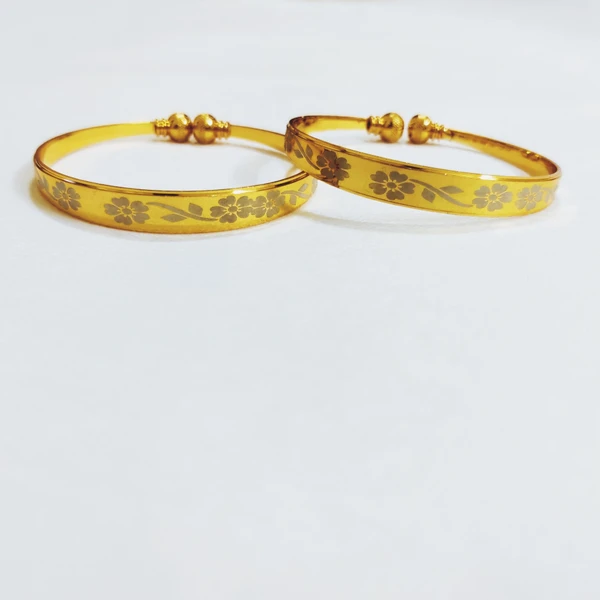 Namyara Golden Exquisite Floral Design Bracelet