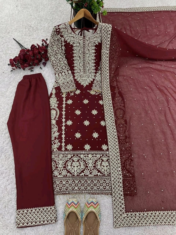 Pakistani Suit  - Red, M