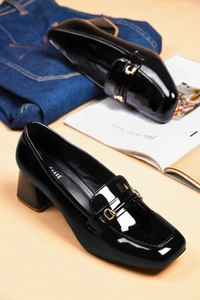 Luxe Minimalist Loafers- Black - 41