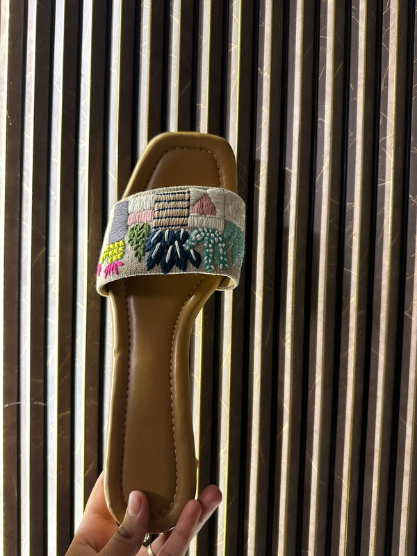 EVERYDAY CHIC FLATS - 7