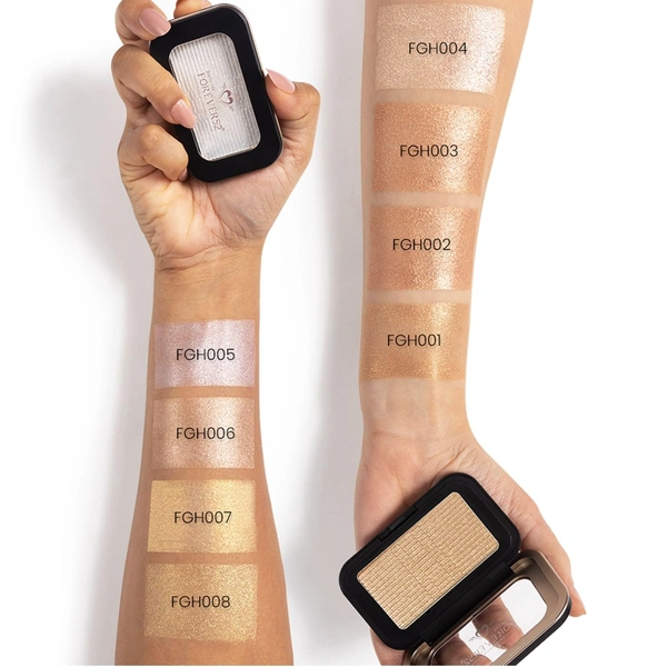 Forever52 Forever 52 Daily Life Glow on Highlighter | Celestial Glow for All Skin Tones | Long-Lasting Shine | Natural Radiance | Lightweight | Blendable | for Every Occasion | Silky and Shimmery Glowing Skin | Cosmic (FGH004)