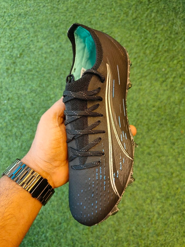 Ultra Black Color Low-Top