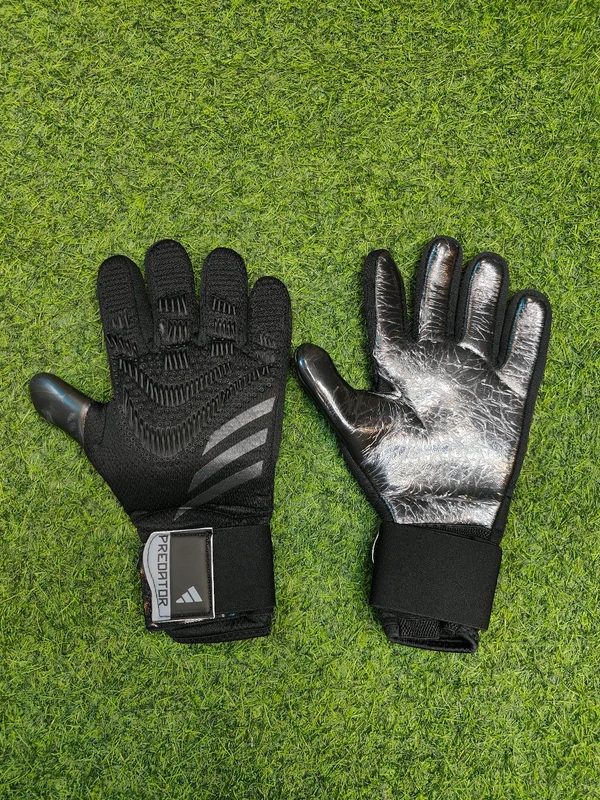 Predator Black Colour Gloves
