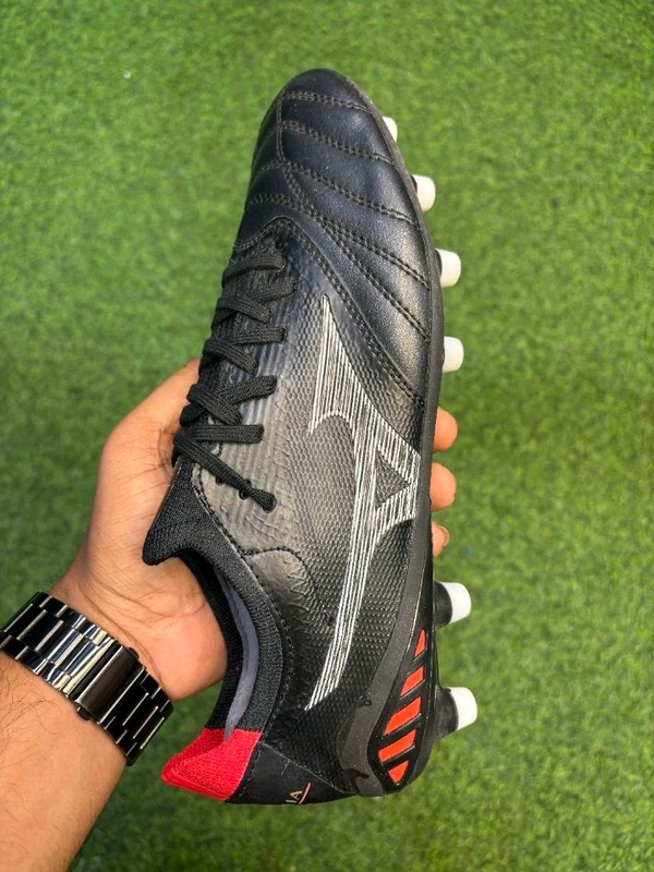 Mizuno Neo Black Colour With Less