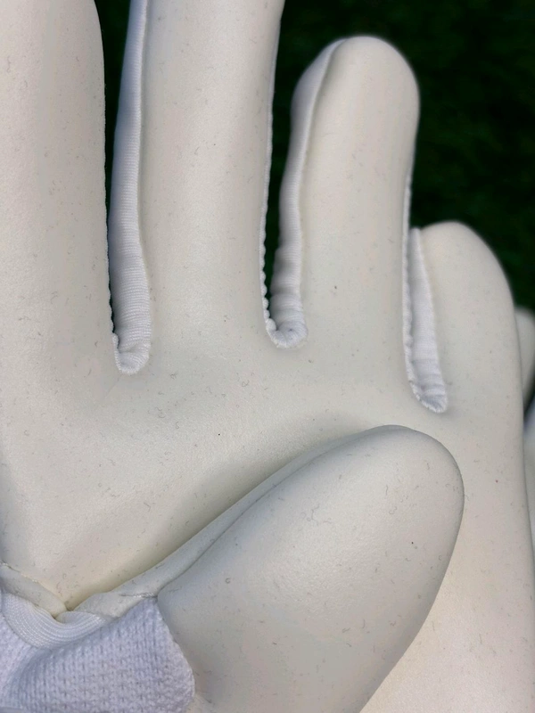 Predator White GK Gloves - 9