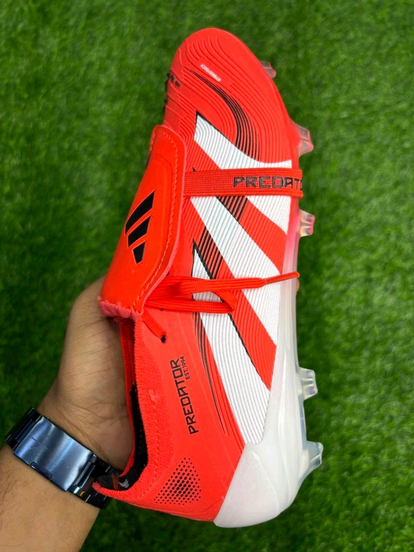 Predator Foldover Elite Red Colour With Lace FG
