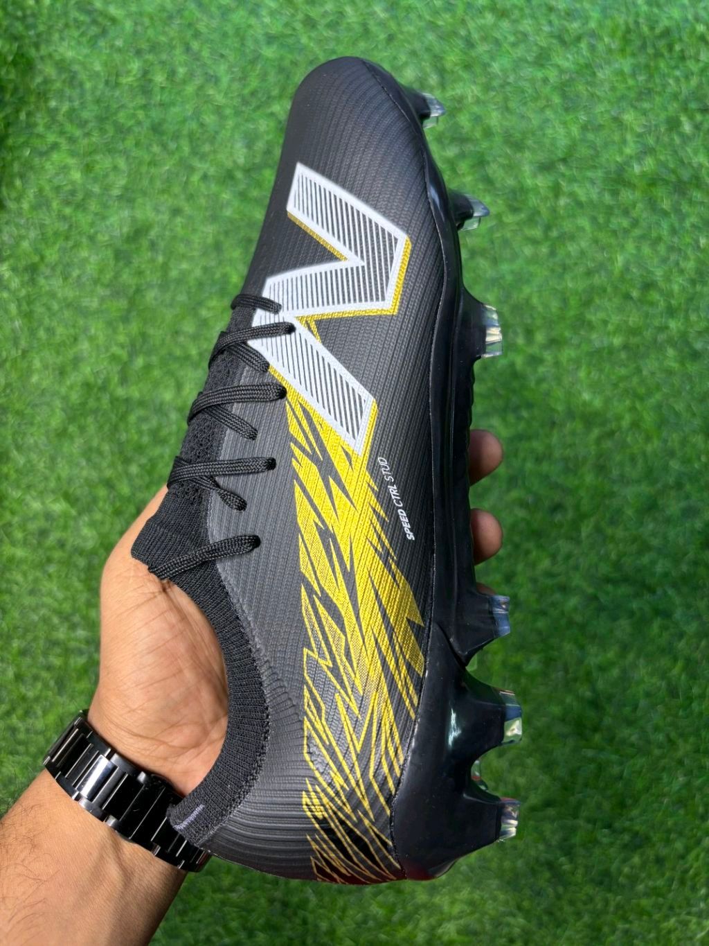 NB Furon V8 Elite Black Gold Low-top FG With Lace