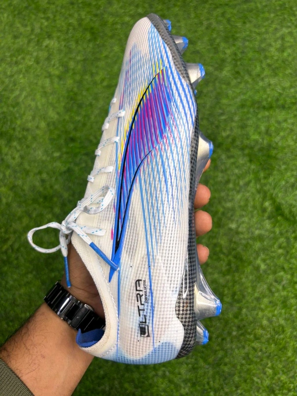 Ultra 5 Carbon Elite White Blue Colour FG With Lace
