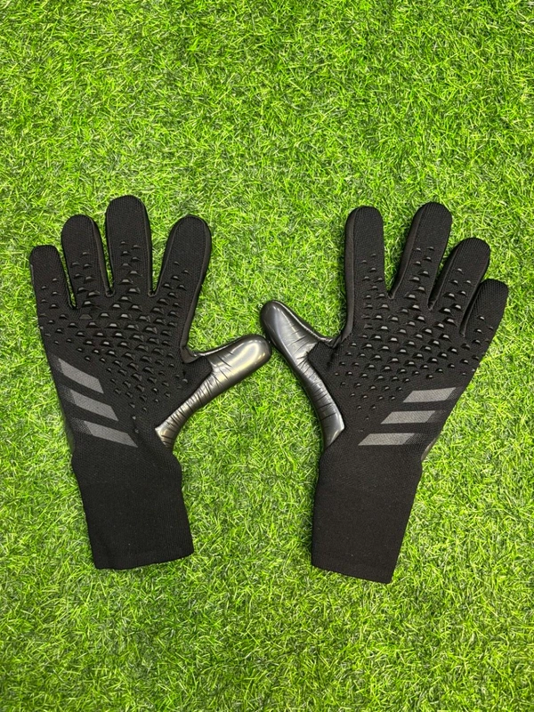 Predator Pro Black Colour Goalkeeper Gloves 