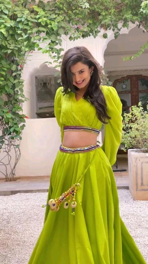 Green Solid Faux Georgette Straight Crop Top With A-Line Skirt - Wild Willow, XS