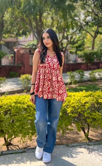 Casual Sleeveless Floral Print Women MaroonTop - Stiletto, S