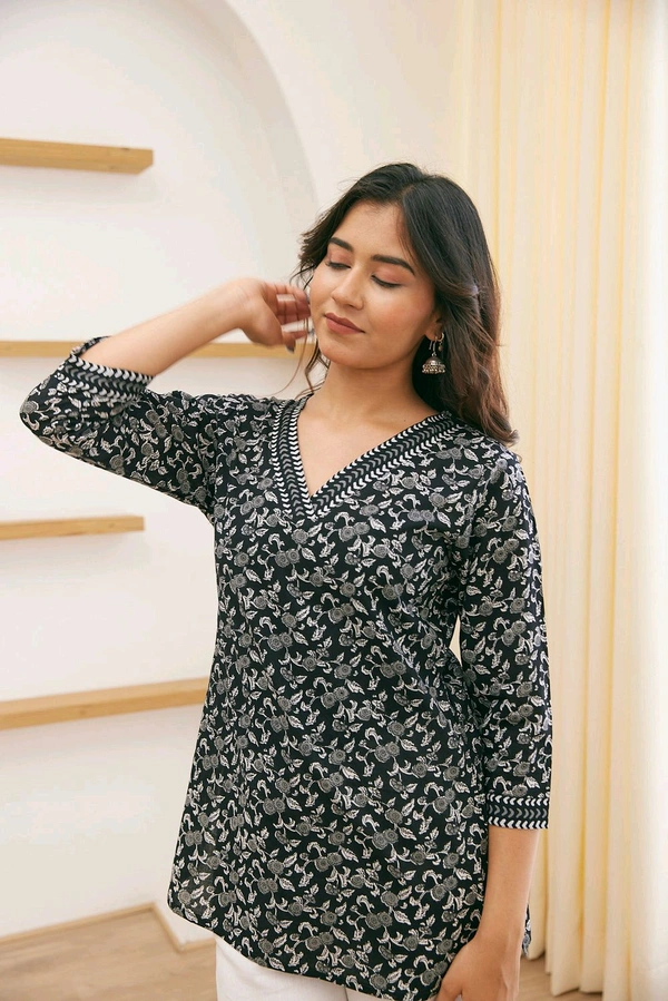 Black Jaal Floral Print Top Cotton V-Neck Short Kurti Tunic for Women - Celtic, L