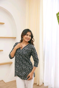 Black Jaal Floral Print Top Cotton V-Neck Short Kurti Tunic for Women - Celtic, M