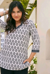 Black Jaal Floral Print Top Cotton V-Neck Short Kurti Tunic for Women - Thistle, S