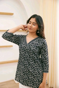 Black Jaal Floral Print Top Cotton V-Neck Short Kurti Tunic for Women - Celtic, XS