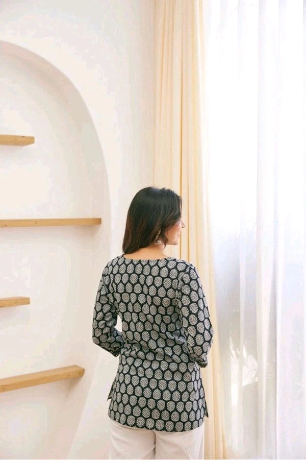 Black Jaal Floral Print Top Cotton V-Neck Short Kurti Tunic for Women - Pablo, XS