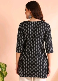 Women Floral Print Cotton Rayon Straight Kurta (Blue) - Black, L