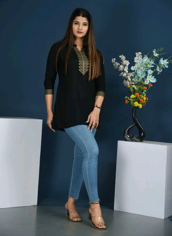 Women Solid Viscose Rayon Straight Kurta (Black) - Black, XXXL