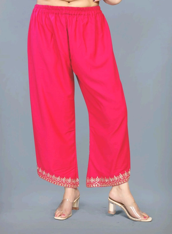 Women's Georgette Sleeveless Kurti Set With Embroidered Lace  - Radical Red, L