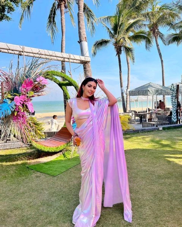 Metallic Glow Saree - Changing Colors at Every Curve - Bouquet, Free Size