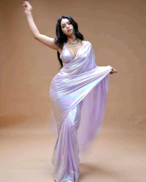 Metallic Glow Saree - Changing Colors at Every Curve - London Hue, Free Size