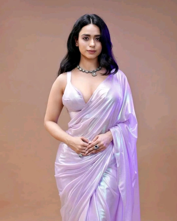 Metallic Glow Saree - Changing Colors at Every Curve - London Hue, Free Size