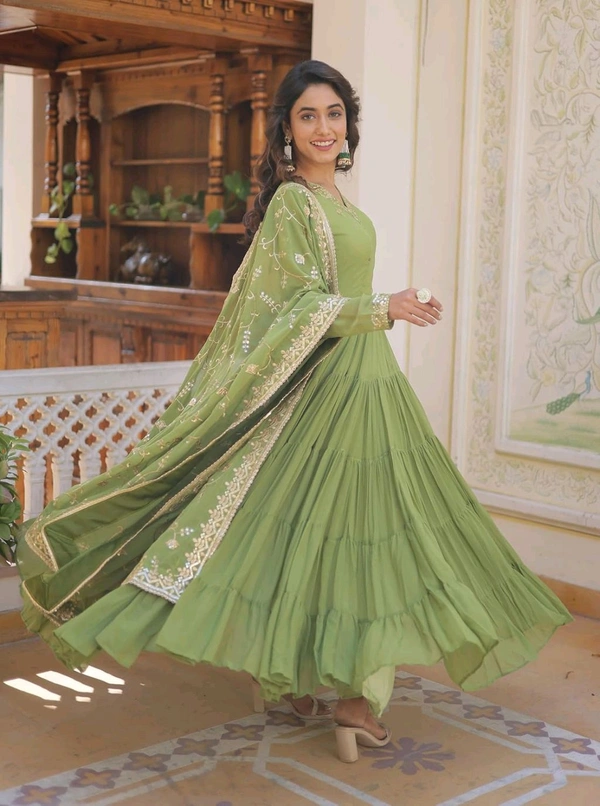 Women's Georgette Anarkali kurta set & Duptta For Women - Green Smoke, M