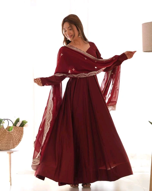Women's Printed Romanslik Full Sleeve V-Neck Zip Beautiful Anarkali Gown with Dupatta & Pant  - Maroon, L