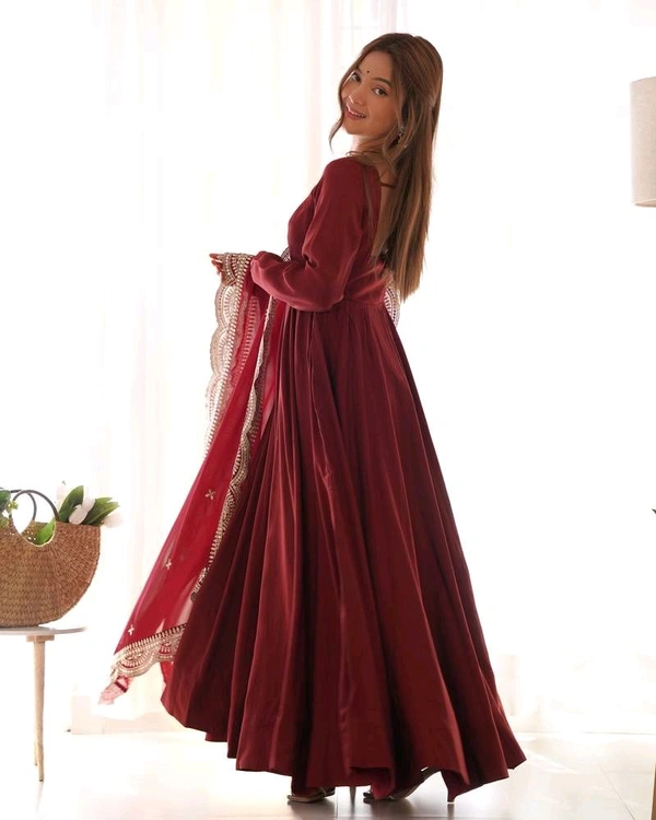 Women's Printed Romanslik Full Sleeve V-Neck Zip Beautiful Anarkali Gown with Dupatta & Pant  - Maroon, M