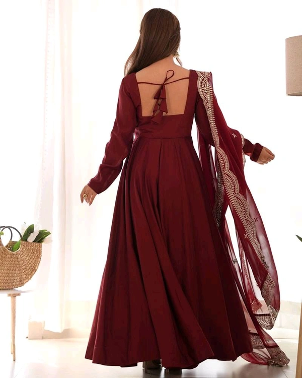 Women's Printed Romanslik Full Sleeve V-Neck Zip Beautiful Anarkali Gown with Dupatta & Pant  - Maroon, S