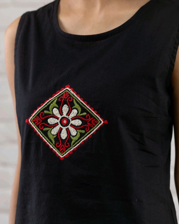 Women Sleeveless Cotton Top with Floral Embroidery – Stylish Ethnic Kurti Style Top for Girls | Trendy Casual Summer Outfit for Jeans & College Wear - M, Black