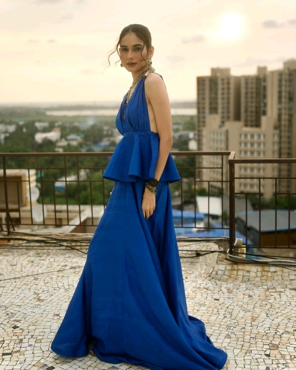 Royal blue handwoven silk skirt set
 - Blue, M