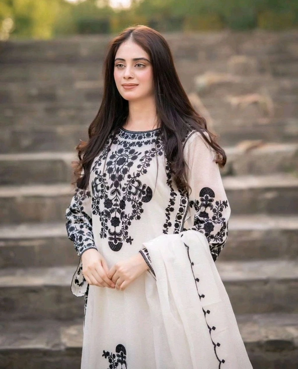 Marvelous White Color Thread Work Salwar Suit - XL, White