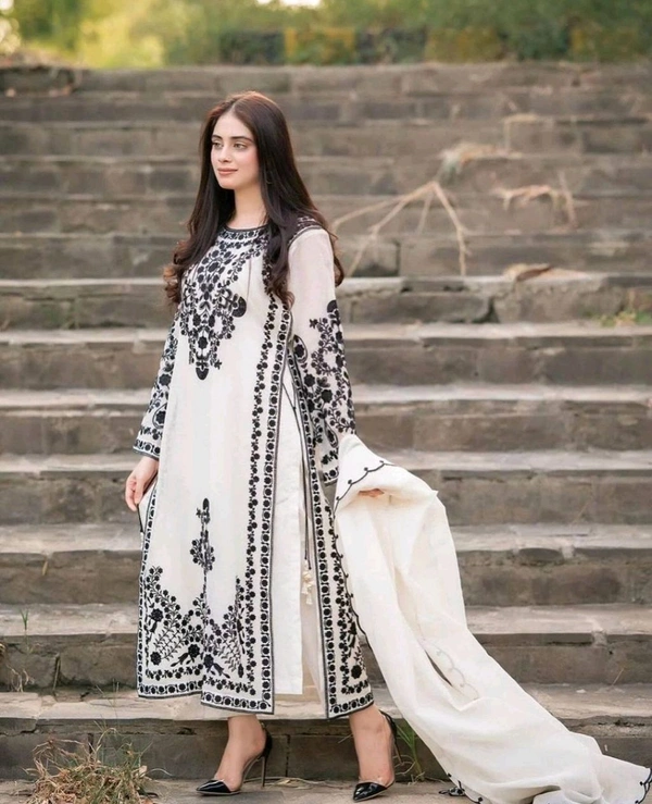 Marvelous White Color Thread Work Salwar Suit - XXL, White