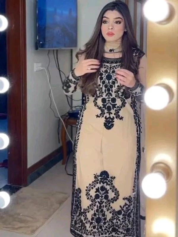 Marvelous White Color Thread Work Salwar Suit - XXL, Light Gry