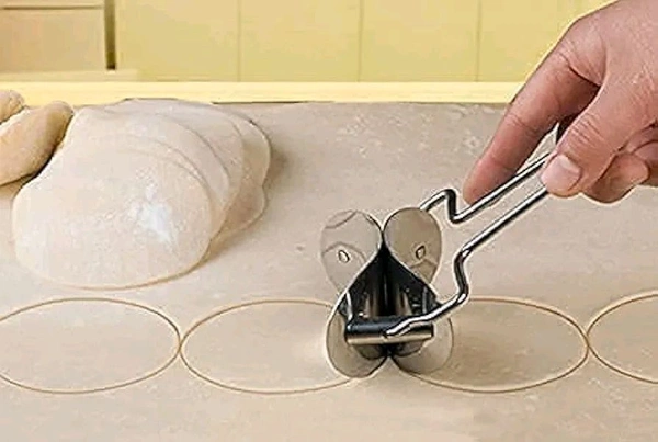 Puri Cutter Roller – Stainless Steel Dough Cutter for Home Baking
