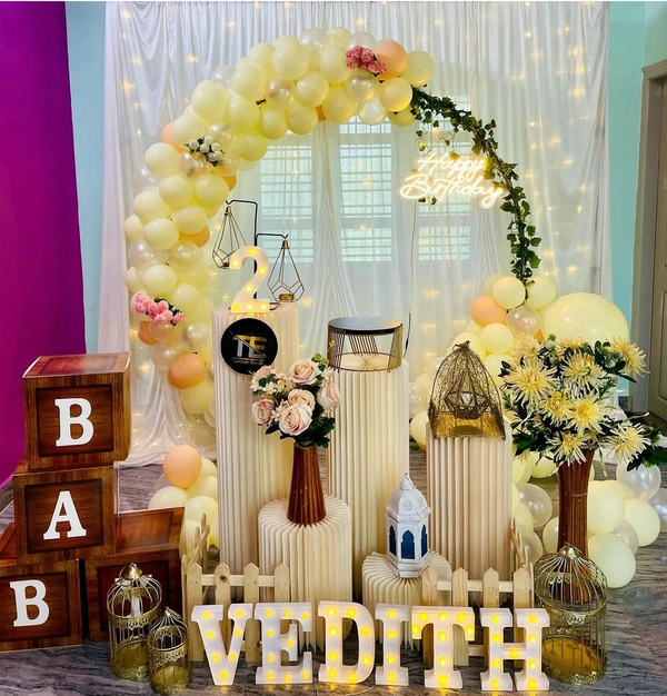 Romantic Ring Decor 
