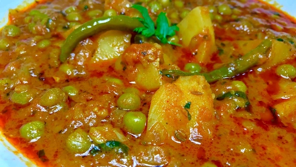 Alu - Matar (हॉफ प्लेट)